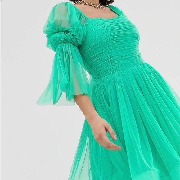 COPY - Ruched and square neck mini dress with structured hem in green - Picture 5 of 7